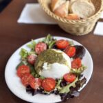 Burrata cremeuse, pesto tomates cerises